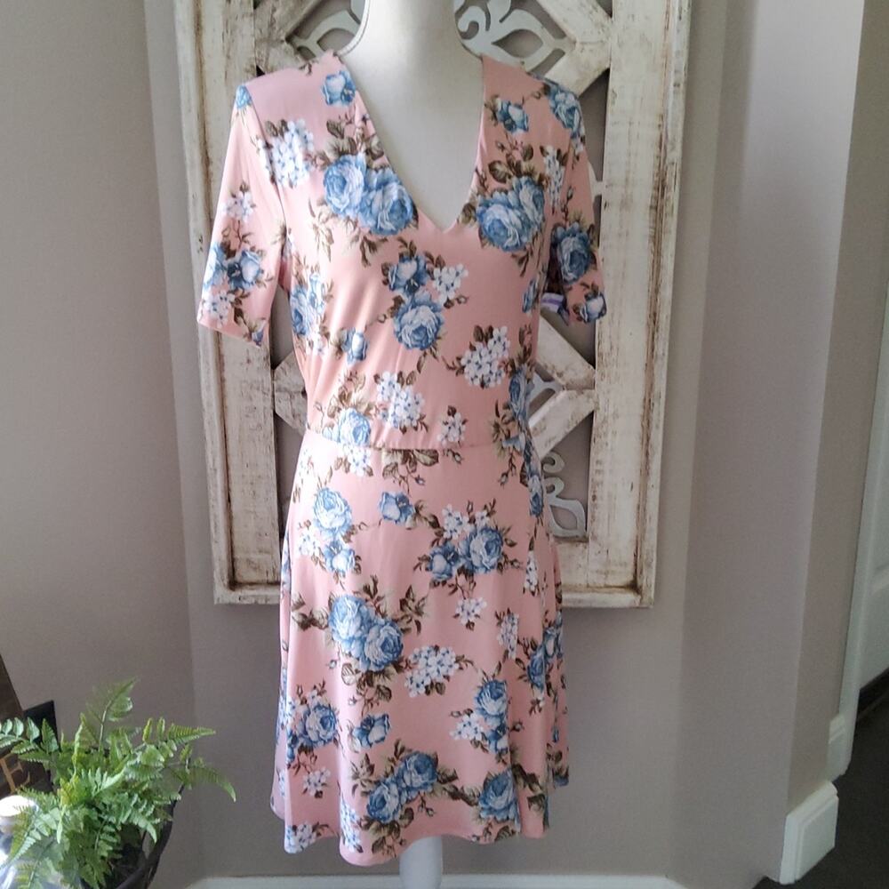 Wayf Women's Short Sleeve Midi Dress with Elastic Waist V-Neck Soft Peach Floral - Picture 1 of 9